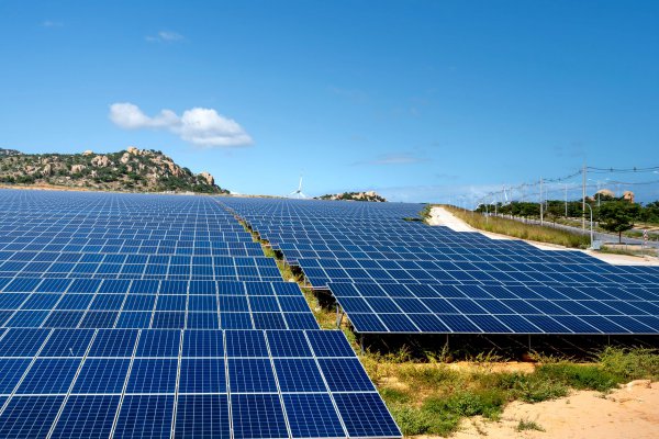 2025年全球光伏新增装机突破500GW